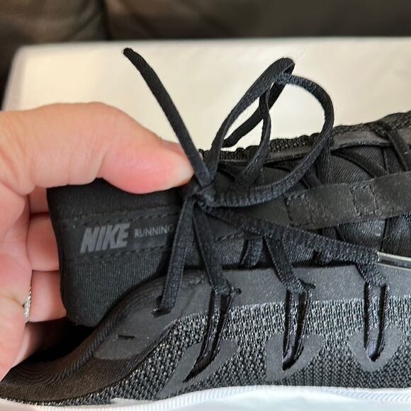 NIKE 9.5 Quest Slip Resistant Black Tan Knit Blue White Running Sneakers - Picture 13 of 15